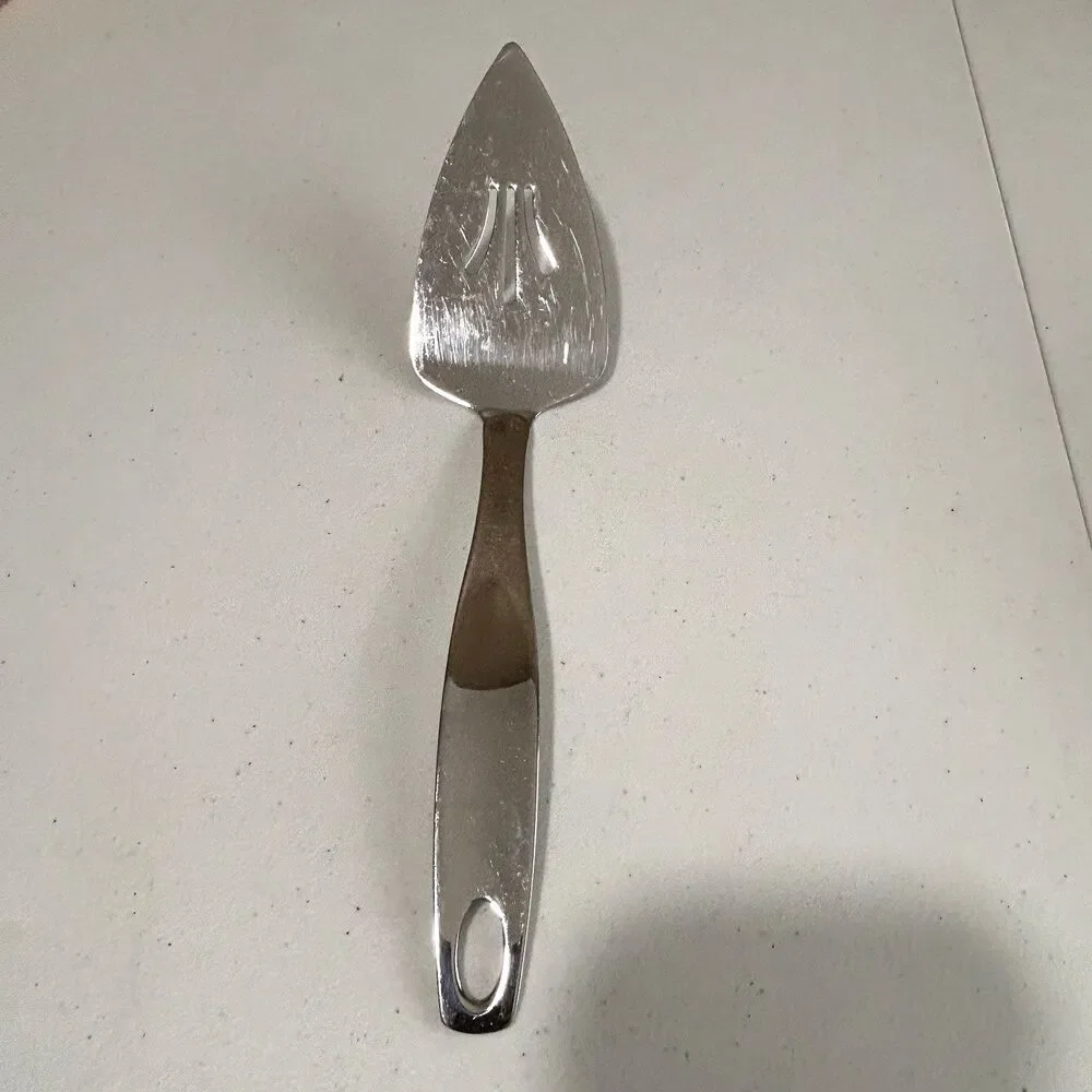 Oneida 18/8 Stainless Steel Pie Server  Kitchen Utensil With Hole Slotted